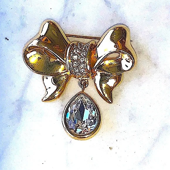 SWAROVSKI BOW BROACH CLEARCRYSTAL TEAR DROP GOLD MARKED SWAN